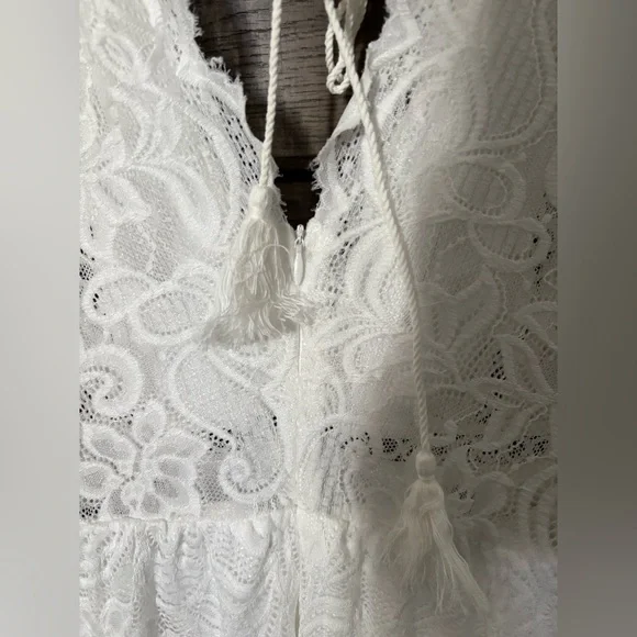 Hello Molly Lace Romper - Picture 8 of 9